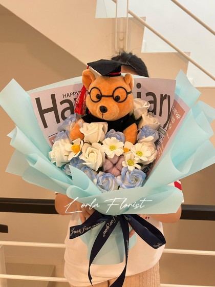 Scholar Bear Graduation Bouquet 学士小熊毕业花束